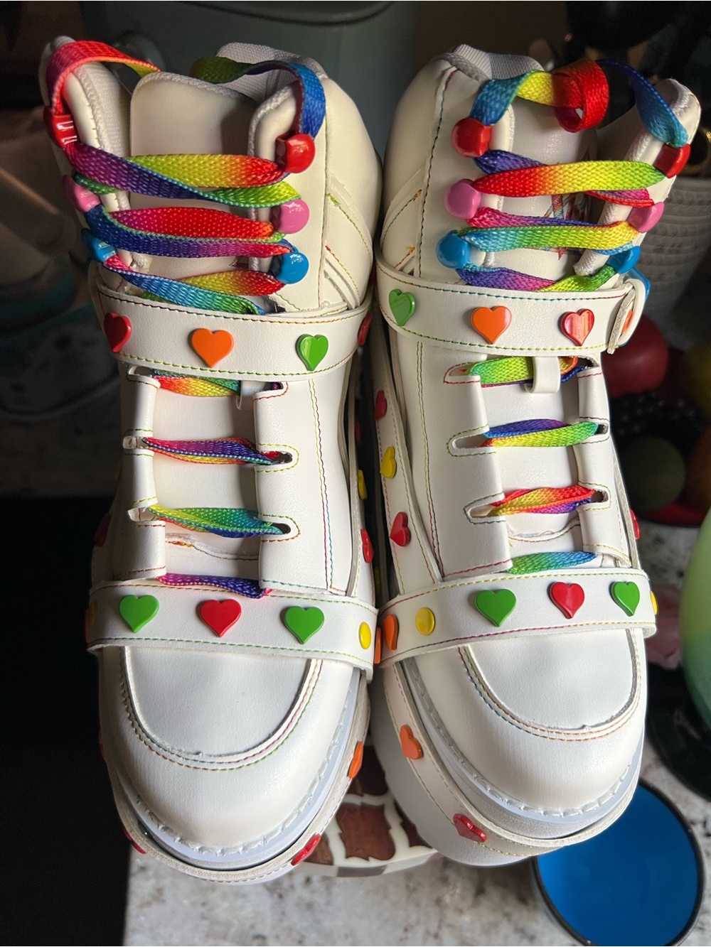 YRU White Platform Sneakers with Rainbow Heart Studs BRAND NEW! Size 8 - Picture 3 of 13
